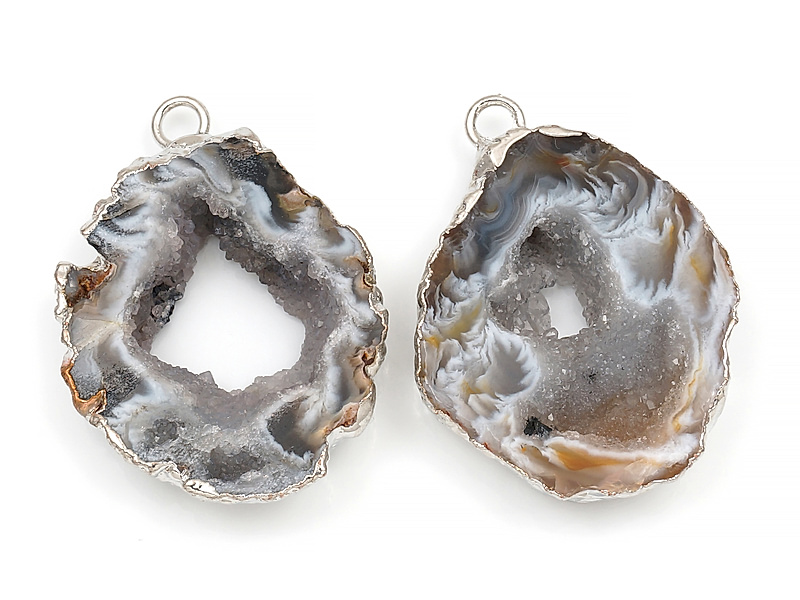 Пара подвесок срезов жеод морозного агата в оправе цвета "серебро". Месторождение - Бразилия. Подвес - 2 мм. Размеры и вес усреднены. Мелкие выемки. | Интернет-магазин товаров для рукоделия