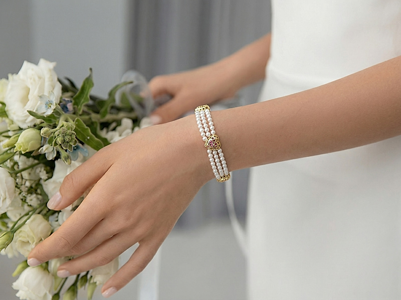 Набор материалов "Трехрядный браслет с золотыми сердечками"