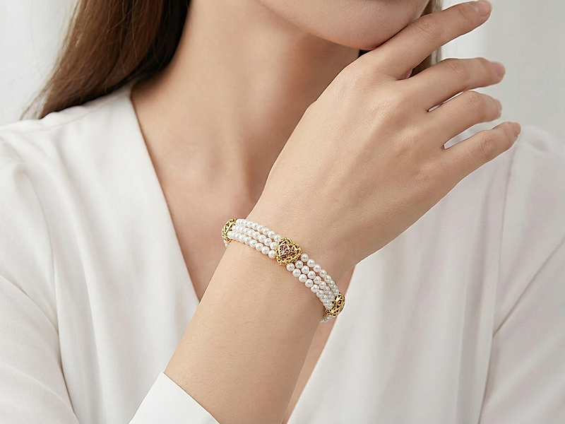 Набор материалов "Трехрядный браслет с золотыми сердечками"