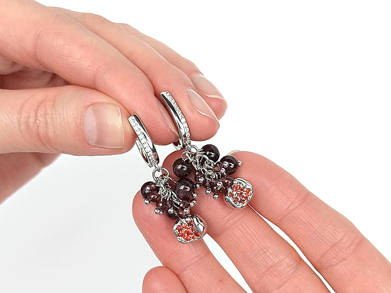 Мастер - класс, как собрать серьги гранаты, ЗДЕСЬ.
Как и с чем носить
| Интернет-магазин товаров для рукоделия