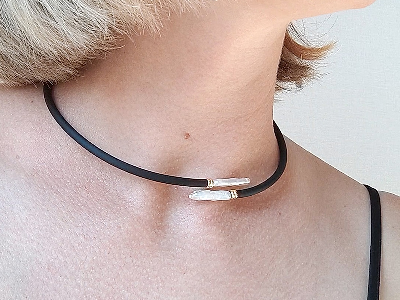 Набор материалов "Чокер с чёрным полым шнуром барочным жемчугом"