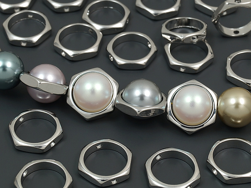 Рамка для бусин "Серебряный шестигранник" для создания бижутерии (украшений). Для бусин диаметром до 8.5 мм. Покрытие - родий. Диаметр внутреннего пространства рамки - 9 мм. Диаметр отверстия - 0.9 мм. Цена указана за штуку.
| Интернет-магазин товаров для рукоделия