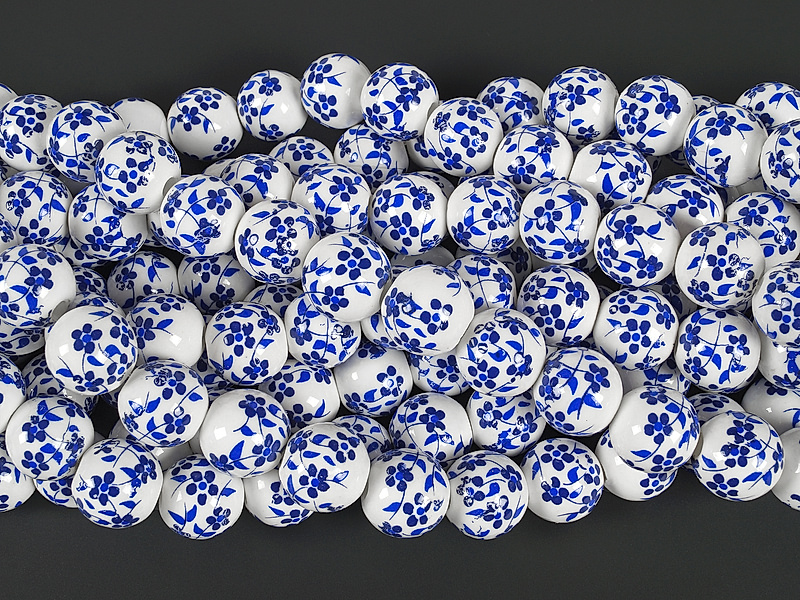 Фарфоровые круглые бусины "Темно - синяя цветочная гжель". Цвет - синий на белом. Диаметр отверстия - 3 мм. Геометрия - земной шар. Производитель - Китай. Размеры и вес бусин усреднены. Точнее замеряем по требованию.&nbsp;
 | Интернет-магазин товаров для рукоделия