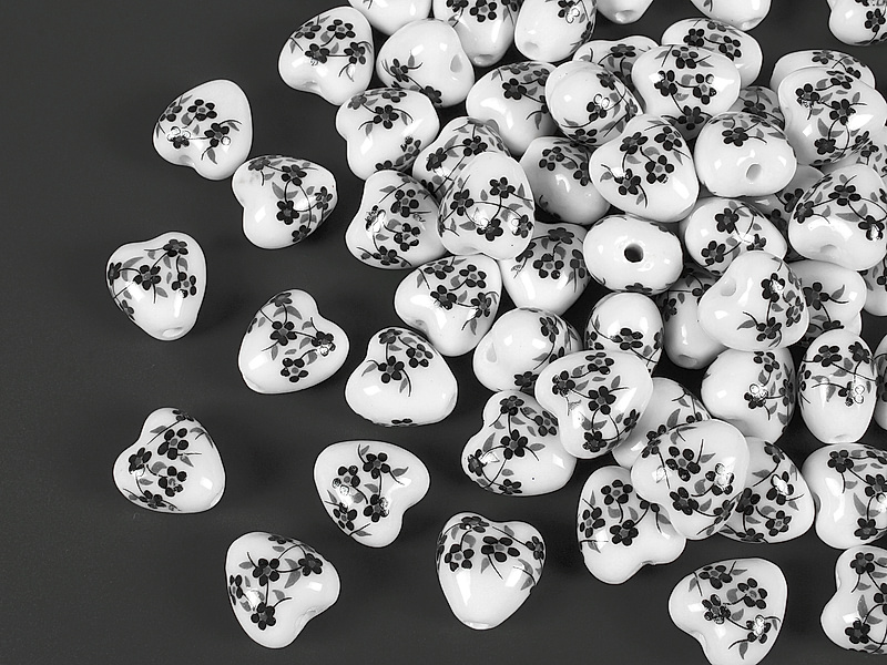 Фарфоровые бусины сердечки "Черная цветочная гжель".  Цвет - черный на белом. Диаметр отверстия - 2 мм. Производитель - Китай. Размеры и вес бусин усреднены. Точнее замеряем по требованию.
 | Интернет-магазин товаров для рукоделия
