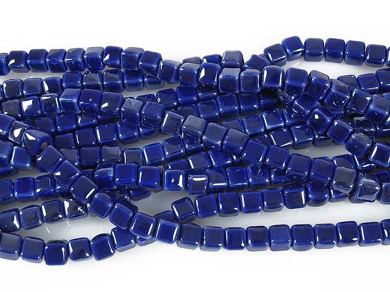 Керамические бусины "Синий кубик". Цвет - синий. Диаметр отверстия - 2 мм. Производитель - Китай. Размеры и вес бусин усреднены. Точнее замеряем по требованию.
 | Интернет-магазин товаров для рукоделия
