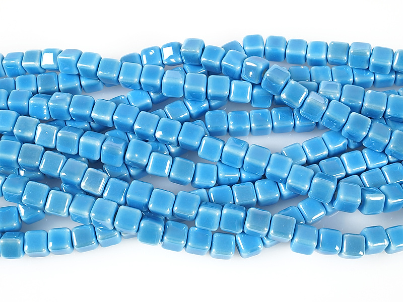 Керамические бусины "Голубой кубик". Цвет - голубой. Диаметр отверстия - 2 мм. Производитель - Китай. Размеры и вес бусин усреднены. Точнее замеряем по требованию.
 | Интернет-магазин товаров для рукоделия
