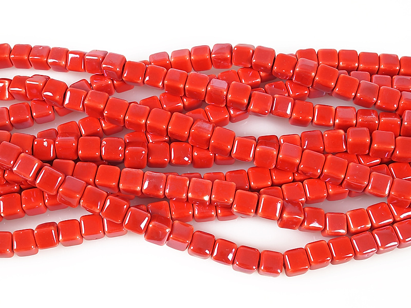 Керамические бусины "Красный кубик". Цвет - красный. Диаметр отверстия - 2 мм. Производитель - Китай. Размеры и вес бусин усреднены. Точнее замеряем по требованию.
 | Интернет-магазин товаров для рукоделия