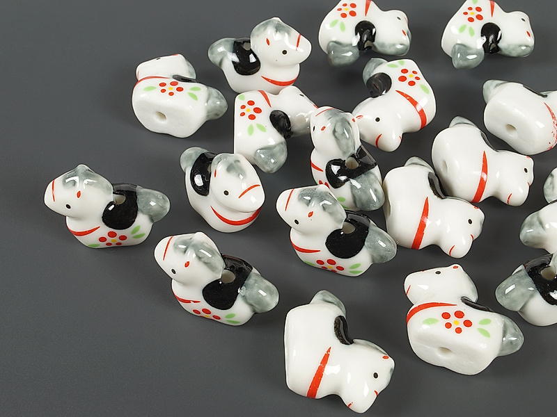 Керамические бусины "Белый пони" для создания бижутерии (украшений). Цвет - белый . Диаметр отверстия - 2.5 мм. Размеры и вес усреднены. Точнее замеряем по требованию.&nbsp;
 | Интернет-магазин товаров для рукоделия