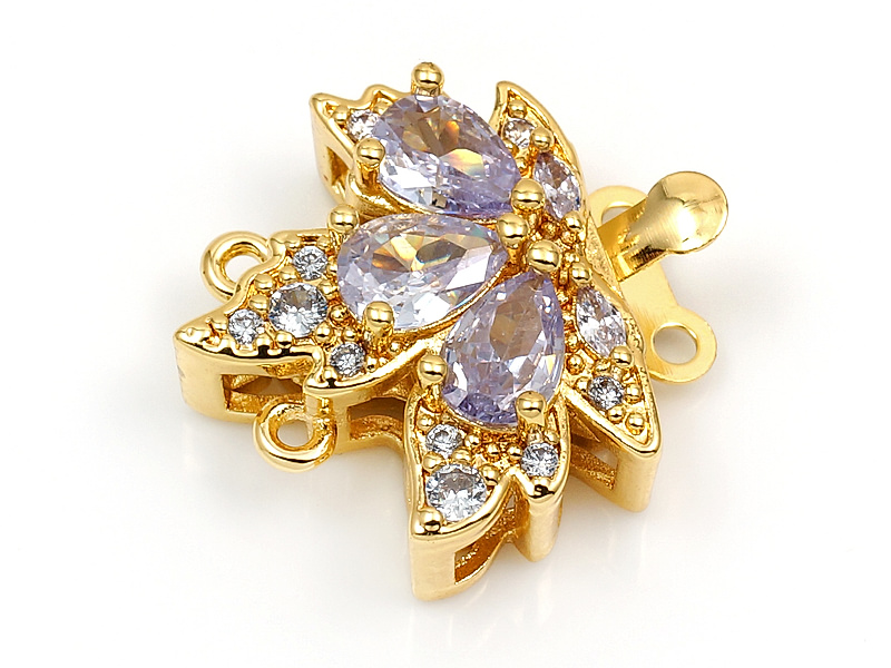 Двухрядный замочек коробка "Золотой клевер с александритом" для создания бижутерии (украшений). Покрытие - золото 14К. Вставки - инкрустация фианитами и ювелирными кристаллами. Длина замочка с колечками - 18 мм. Ответная часть замочка - 11х7х2 мм.&nbsp;
Диаметр подвесных колечек для тросика - 1.5 мм. Основание клевера - 14х5.5  мм, размеры двух отверстий на этом основании - 3х2 мм. Размеры шести отверстий между выступами листа клевера - 3х2 мм. Цена указана за штуку.


 | Интернет-магазин товаров для рукоделия