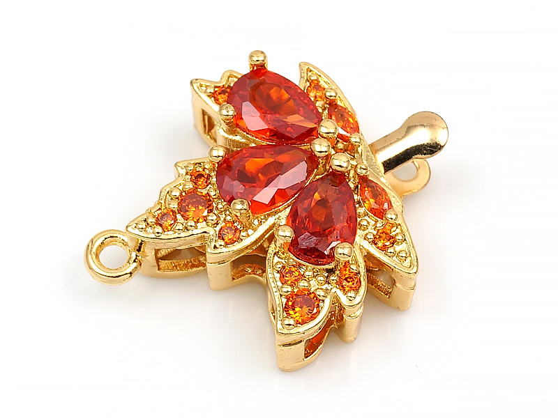 Замочек коробка "Золотой клевер с родолитом" для создания бижутерии (украшений). Покрытие - золото 14К. Вставки - инкрустация фианитами и ювелирными кристаллами. Длина замочка с колечками - 18 мм. Ответная часть замочка - 11х7х2 мм.&nbsp;
Диаметр подвесных колечек для тросика - 1.5 мм. Основание клевера - 14х5.5  мм, размеры двух отверстий на этом основании - 3х2 мм. Размеры шести отверстий между выступами листа клевера - 3х2 мм. Цена указана за штуку.


 | Интернет-магазин товаров для рукоделия