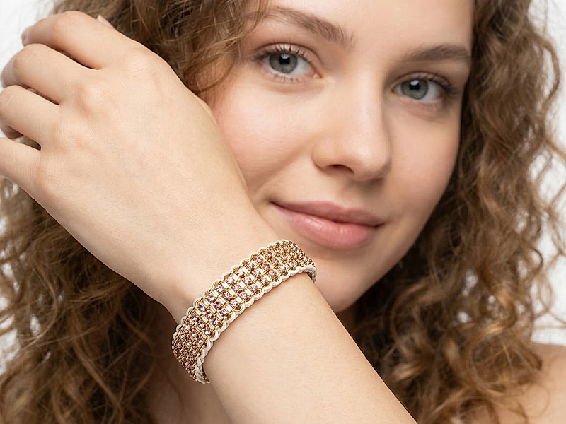 Набор материалов "Золотой парчовый браслет с ролло, шнуром и стразовой цепочкой"