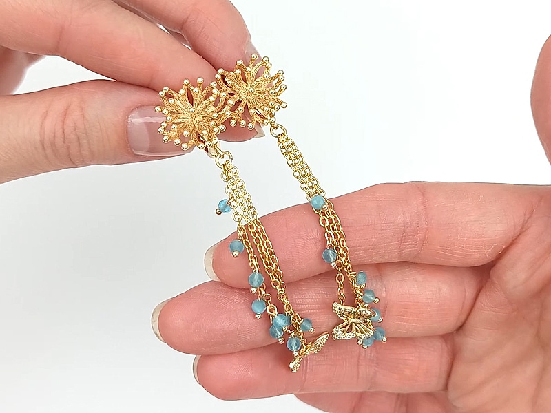 Набор материалов для комплекта украшений - чокера и сережек с бусинами голубого кошачьего глаза, ювелирной цепочкой и подвесками бабочками. Основа украшения - ювелирный тросик. Серьги собраны из ювелирной цепочки.
Мастер - классс, как собрать чокер и серьги с голубым кошачьим глазом и подвеской хризантемой, ЗДЕСЬ.
| Интернет-магазин товаров для рукоделия