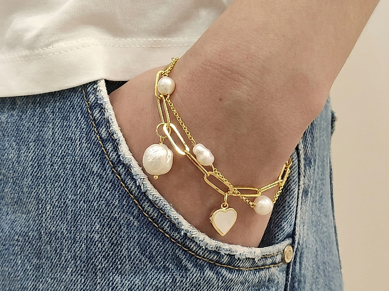 Набор материалов для браслетв с ювелирными цепочками, жемчугом касуми и подвесками сердечками. При сборке можно обойтись без кримпов, калот, обжимных бусин  и протектора для тросика. Подвески и бусины крепятся на ювелирную цепочку с помощью пинов.

Мастер - класс, как собрать браслет с ювелирными цепочками, ЗДЕСЬ.&nbsp;

 | Интернет-магазин товаров для рукоделия