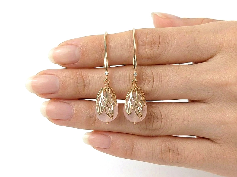 Набор материалов "Серьги из бусин капель розового кварца и ажурной шапочки"