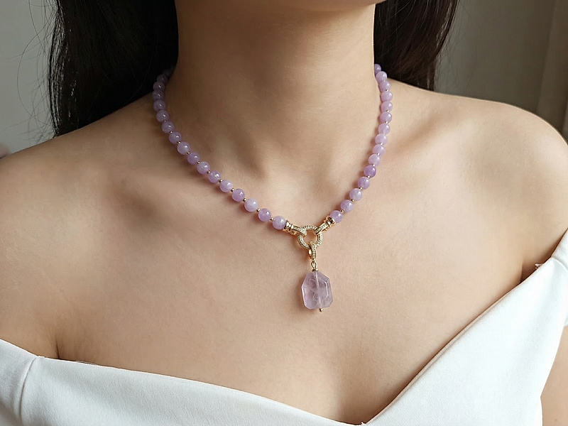 Набор материалов "Колье из бусин лавандового аметиста замочка с чашечками"