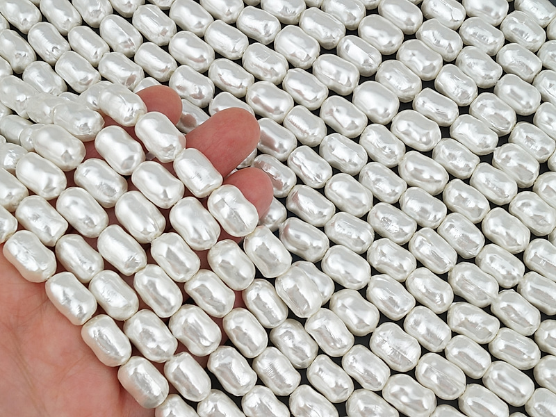 Бусины белого барочного жемчуга майорка (majorika) мятый бочонок. Диаметр отверстия 1.3 мм. Микровыемки. Размеры, вес, длина и количество бусин на нити указаны примерно. Точнее замеряем по требованию.
 | Интернет-магазин товаров для рукоделия