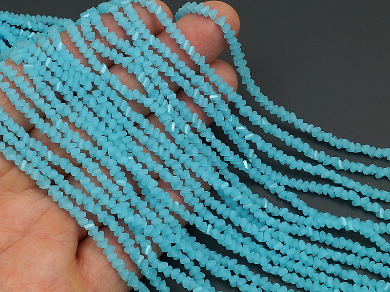 Граненые стеклянные бусины "алмазная крошка" треугольник "Матовый голубой топаз"