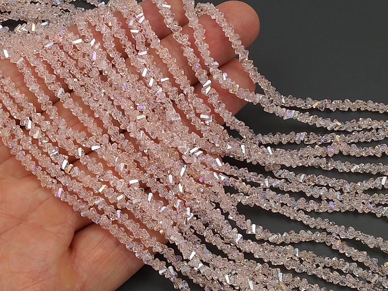Граненые бусины алмазная крошка треугольник "Розовый персиковый топаз" для создания бижутерии (украшений). Диаметр отверстия - 1.1 мм. Размеры, вес, длина и количество бусин на нити указаны примерно. Точнее замеряем по требованию.
 | Интернет-магазин товаров для рукоделия