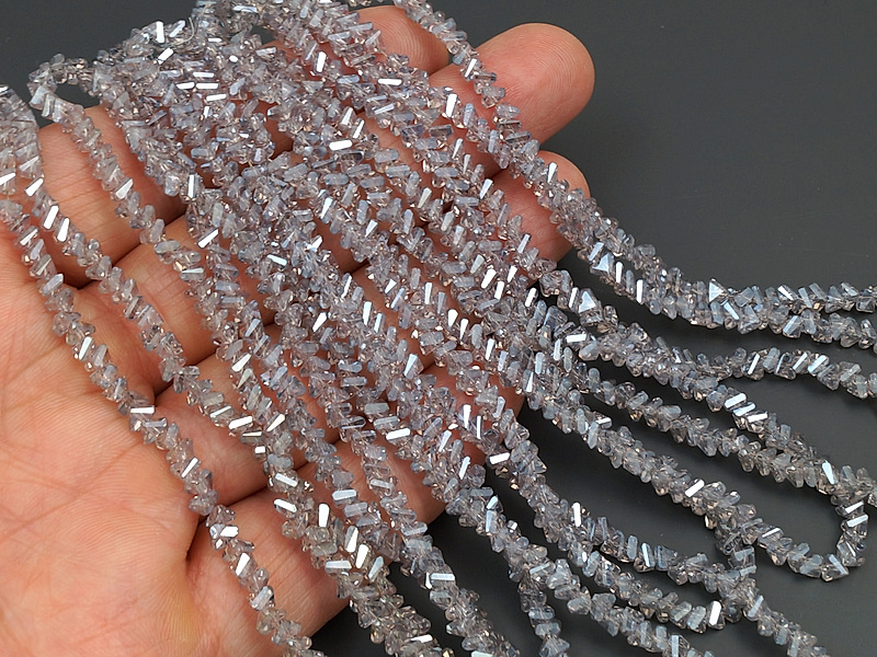 Граненые стеклянные бусины алмазная крошка треугольник "Серый лабрадорит"