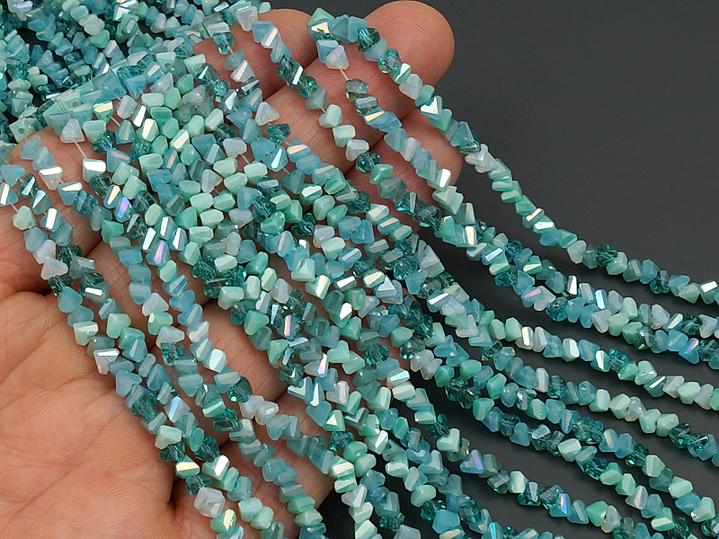 Граненые стеклянные бусины, алмазная крошка треугольник микс голубой матовый и зеленый с напылением для создания бижутерии (украшений). Диаметр отверстия - 1.1 мм. Размеры, вес, длина и количество бусин на нити указаны примерно. Точнее замеряем по требованию.
 | Интернет-магазин товаров для рукоделия