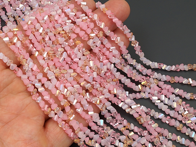 Граненые бусины алмазная крошка треугольник микс матовый розовый персиковый, оранжевый с напылением для создания бижутерии (украшений). Диаметр отверстия - 1.1 мм. Размеры, вес, длина и количество бусин на нити указаны примерно. Точнее замеряем по требованию.
 | Интернет-магазин товаров для рукоделия