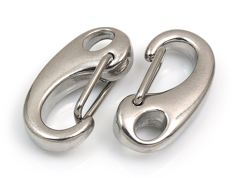 Замочек карабин  из нержавеющей стали для создания бижутерии (украшений). Металл - нержавеющая  сталь.  Цвет - родий. Размер замочка -  19х8х3.5 мм. Внутреннее пространство  - 8х4 мм, замкнутое подвесное колечко - 4х3х2.5 мм. Цена указана за штуку.

 | Интернет-магазин товаров для рукоделия