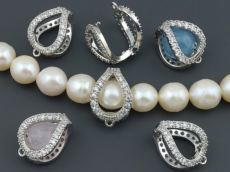 Съемный бейл - держатель для бусин "серебро" для создания бижутерии (украшений). Покрытие - родий. Вставки - инкрустация фианитами. Размеры - 15х11х9.5 мм. Внутренний диаметр подвесного колечка - 1.4 мм, колечко замкнуто. Размеры внутреннего пространства - 11х10 мм. для бусин 8 мм. Цена указана за штуку.
| Интернет-магазин товаров для рукоделия