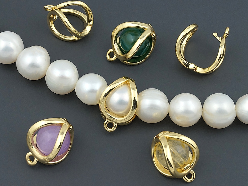 Съемный бейл - держатель для бусин "золото" для создания бижутерии (украшений). Покрытие - золто 14К. Размеры - 11х9х7.5 мм. Внутренний диаметр подвесного колечка - 1.8 мм, колечко замкнуто. Размеры  внутреннего пространства - 7х6 мм, для бусин 7 мм. Цена указана за штуку.


 | Интернет-магазин товаров для рукоделия