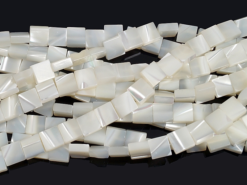 Бусины квадраты белого перламутра. Месторождение - Индонезия. Диаметр отверстия 0.5 мм. Размеры, вес, длина и количество бусин на нити указаны примерно. Точнее замеряем по требованию. Природные неровности.
 | Интернет-магазин товаров для рукоделия