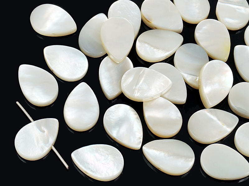 Бусины капли белого перламутра 