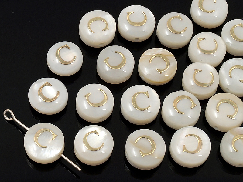 Бусина монетка "Буква C" из белого перламутра Диаметр отверстия 0.4 мм. Размеры и вес усреднены. Точнее замеряем по требованию.
 | Интернет-магазин товаров для рукоделия