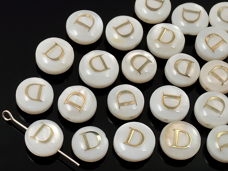 Бусина монетка "Буква D" из белого перламутра Диаметр отверстия 0.4 мм. Размеры и вес усреднены. Точнее замеряем по требованию.
 | Интернет-магазин товаров для рукоделия