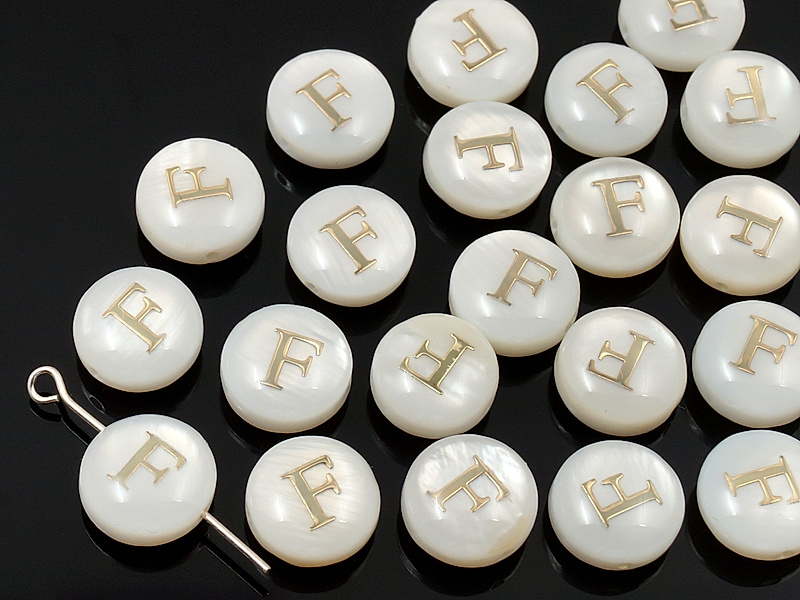 Бусина монетка "Буква F" из белого перламутра Диаметр отверстия 0.4 мм. Размеры и вес усреднены. Точнее замеряем по требованию.
 | Интернет-магазин товаров для рукоделия