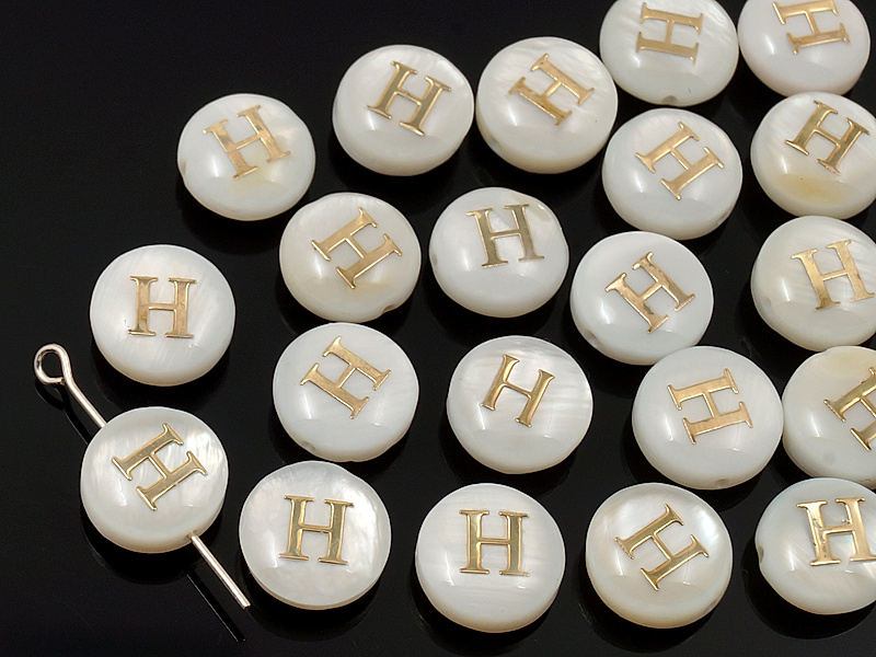 Бусина монетка "Буква H" из белого перламутра Диаметр отверстия 0.4 мм. Размеры и вес усреднены. Точнее замеряем по требованию.
 | Интернет-магазин товаров для рукоделия