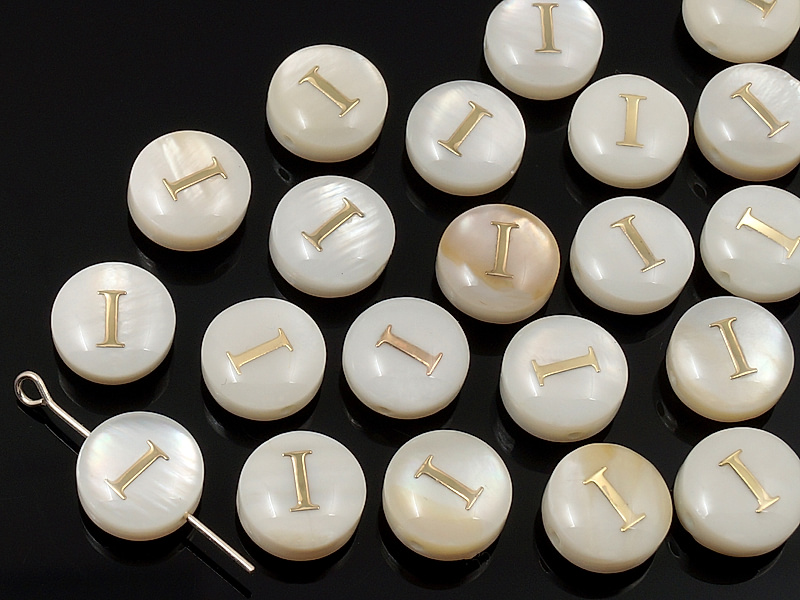 Бусина монетка "Буква I" из белого перламутра Диаметр отверстия 0.4 мм. Размеры и вес усреднены. Точнее замеряем по требованию.
 | Интернет-магазин товаров для рукоделия