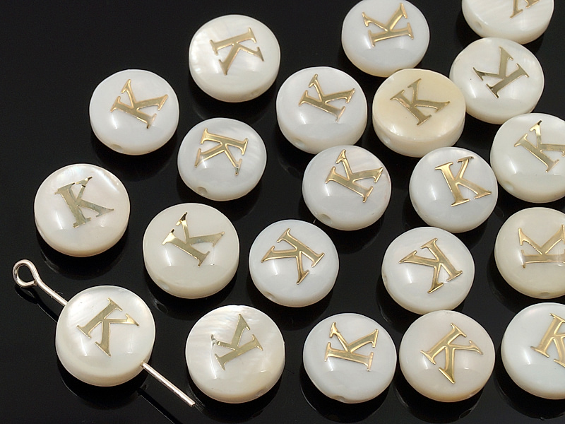 Бусина монетка "Буква K" из белого перламутра Диаметр отверстия 0.4 мм. Размеры и вес усреднены. Точнее замеряем по требованию.
 | Интернет-магазин товаров для рукоделия