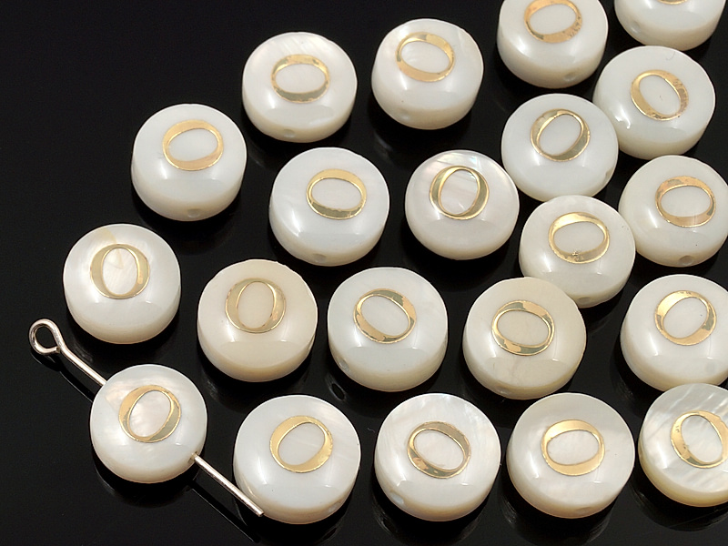 Бусина монетка "Буква O" из белого перламутра Диаметр отверстия 0.4 мм. Размеры и вес усреднены. Точнее замеряем по требованию.
 | Интернет-магазин товаров для рукоделия