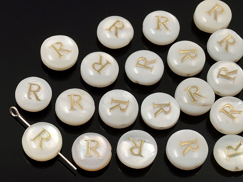 Бусина монетка "Буква R" из белого перламутра Диаметр отверстия 0.4 мм. Размеры и вес усреднены. Точнее замеряем по требованию.
 | Интернет-магазин товаров для рукоделия
