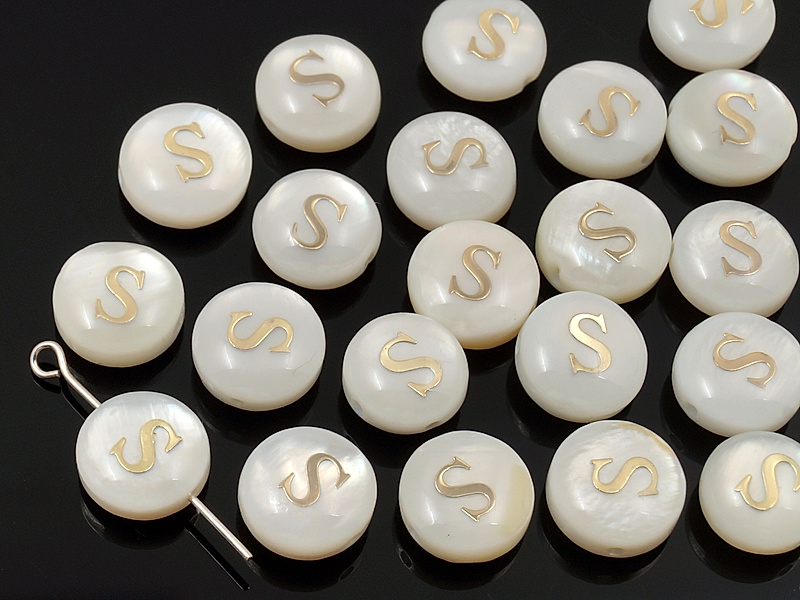 Бусина монетка "Буква S" из белого перламутра Диаметр отверстия 0.4 мм. Размеры и вес усреднены. Точнее замеряем по требованию.
 | Интернет-магазин товаров для рукоделия