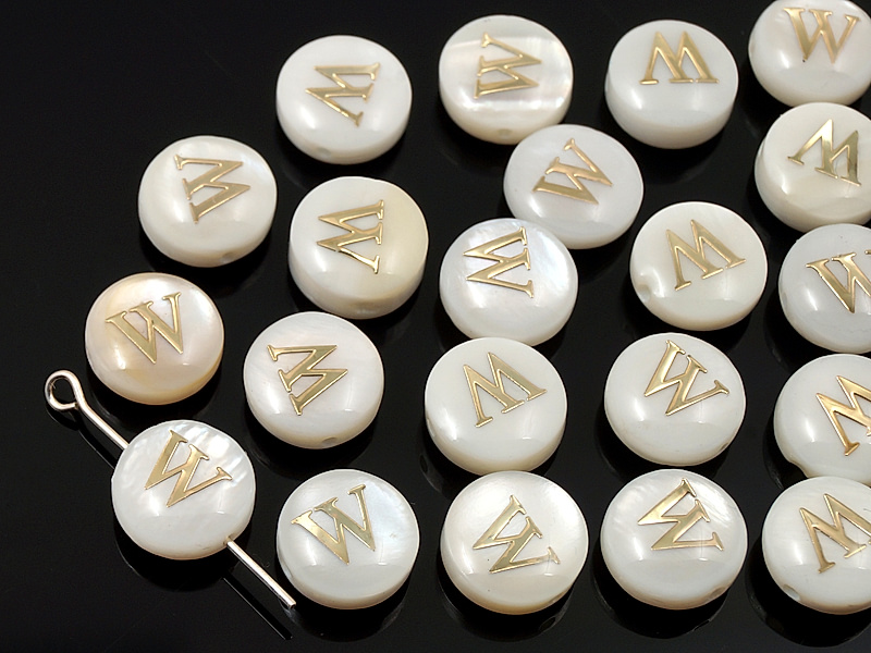 Бусина монетка "Буква W" из белого перламутра Диаметр отверстия 0.4 мм. Размеры и вес усреднены. Точнее замеряем по требованию.
 | Интернет-магазин товаров для рукоделия