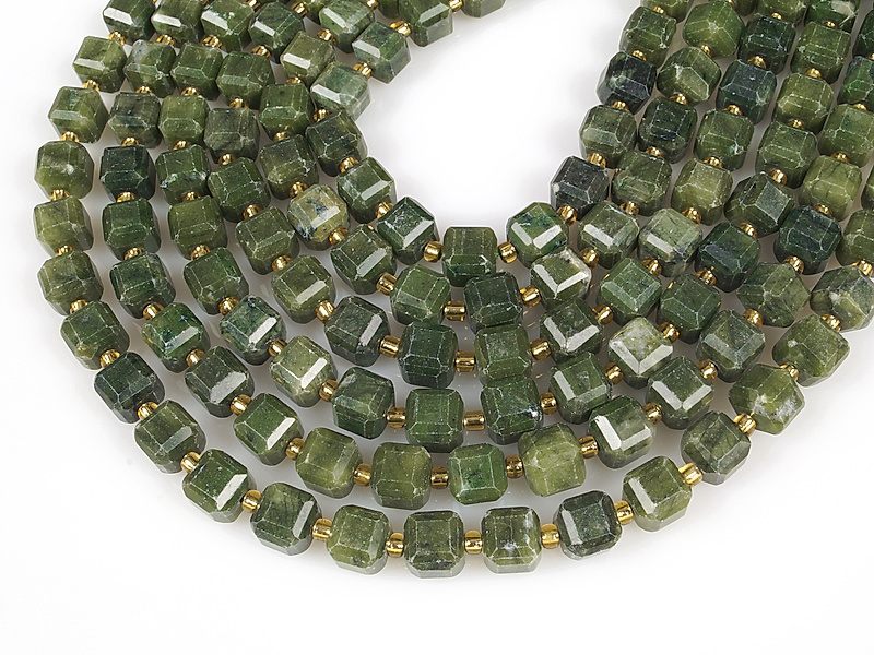 Граненые бусины кубики антигорита (канадского нефрита) 7.5x7.5x7.5мм