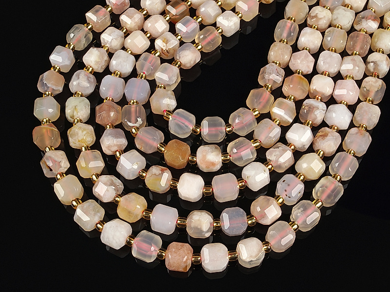 Граненые бусины кубики розового агата "Сакура". Месторождение - Мадагаскар. Диаметр отверстия 1.3 мм. Размеры, вес, длина и количество бусин на нити указано примерно. Точнее замеряем по требованию. Микровыемки.
 | Интернет-магазин товаров для рукоделия