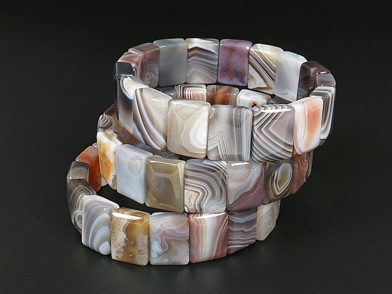 Бусины прямоугольники с агата Ботсвана с двумя отверстиями. Диаметр отверстий - 1.2 мм, расстояние между отверстиями - 8 мм, расположение не всегда симметрично по центру. Размеры и вес усреднены. Точнее замеряем по требованию. Мелкие выемки по линии кромки и с обратной стороны.
 | Интернет-магазин товаров для рукоделия