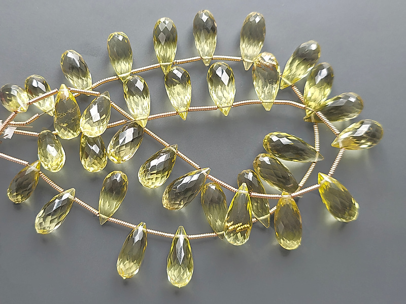 Граненые бусины бриолеты цитрина (облагорожены). Месторождение - Бразилия. Диаметр отверстия 0.4 мм., размещено не всегда по центру, мелкие выемки вокруг отверстия. Размеры и вес усреднены. Точнее замеряем по требованию.
 | Интернет-магазин товаров для рукоделия