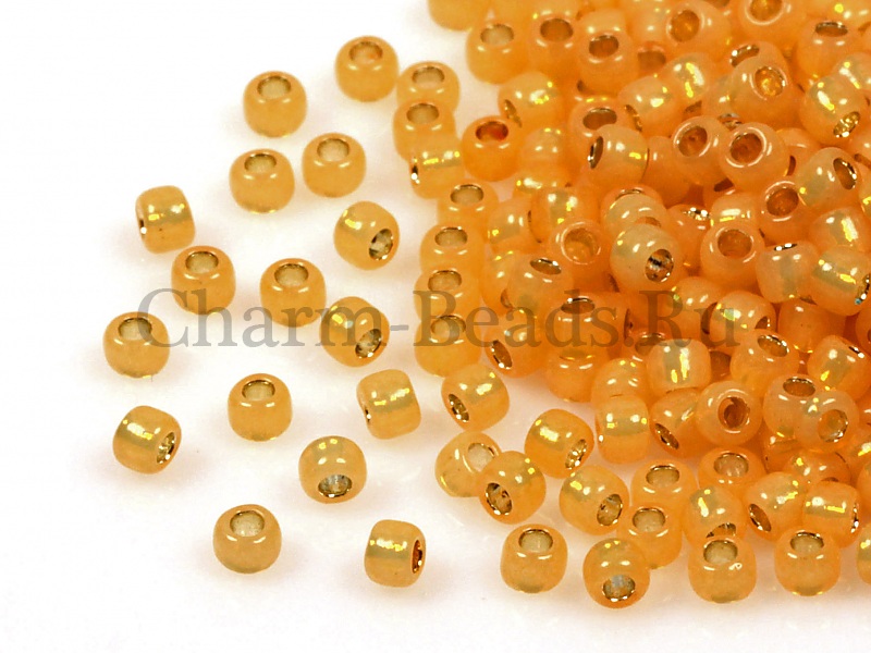 Бисер Toho, размер 8/0. Цвет #2110 (Внутреннее серебрение, молочный светлый топаз). Производитель - Япония. Цена указана за 10 грамм. | Интернет-магазин товаров для рукоделия