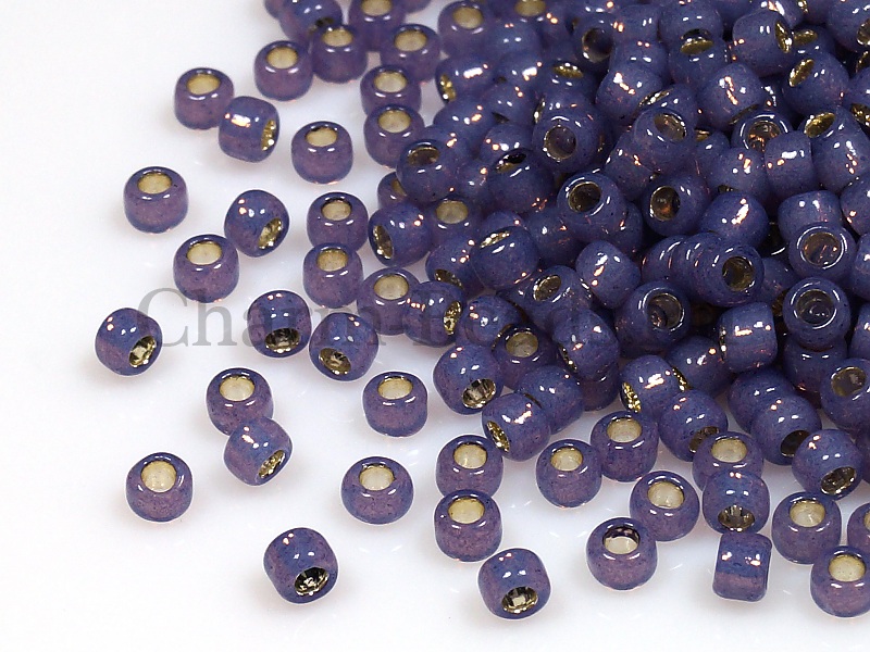 Бисер Toho, размер 8/0. Цвет #2124 (внутреннее серебрение, молочный, лаванда). Производитель - Япония. Цена указана за 10 грамм. | Интернет-магазин товаров для рукоделия