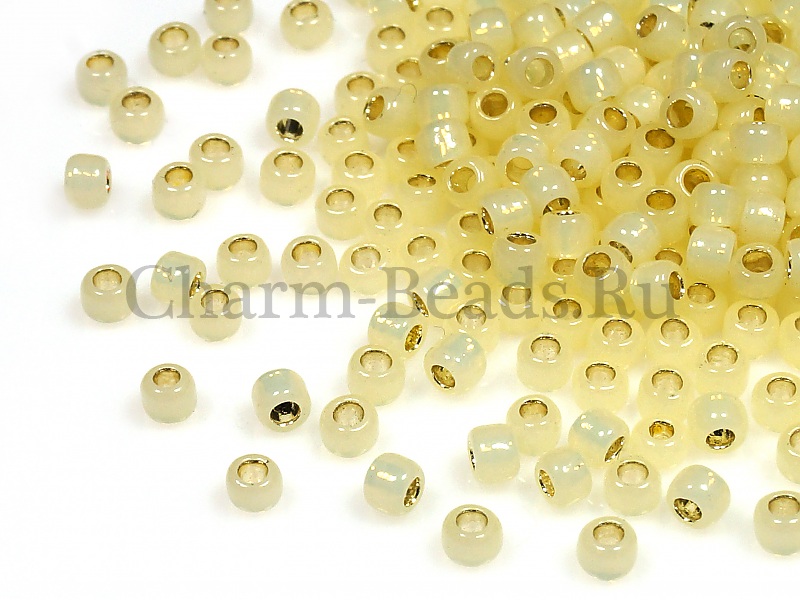 Бисер Toho, размер 8/0. Цвет #2125 (внутреннее серебрение, молочный, светлый нарцисс). Производитель - Япония. Цена указана за 10 грамм. | Интернет-магазин товаров для рукоделия