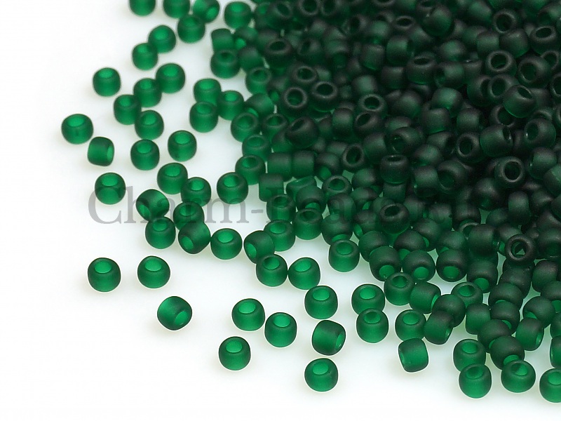 Бисер Toho, размер 11/0.  Цвет #939F (Матовый прозрачный, зеленый изумруд).  Производитель - Япония. Цена указана за 10 грамм. | Интернет-магазин товаров для рукоделия