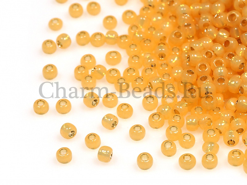 Бисер Toho, размер 11/0.  Цвет #2110 (Внутреннее серебрение, молочный светлый топаз). Производитель - Япония. Цена указана за 10 грамм. | Интернет-магазин товаров для рукоделия