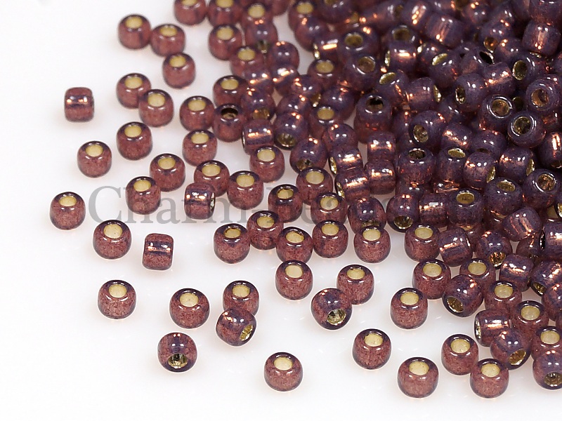 Бисер Toho, размер 11/0. Цвет #2114 (Внутреннее серебрение, молочный мускатный орех). Производитель - Япония. Цена указана за 10 грамм. | Интернет-магазин товаров для рукоделия